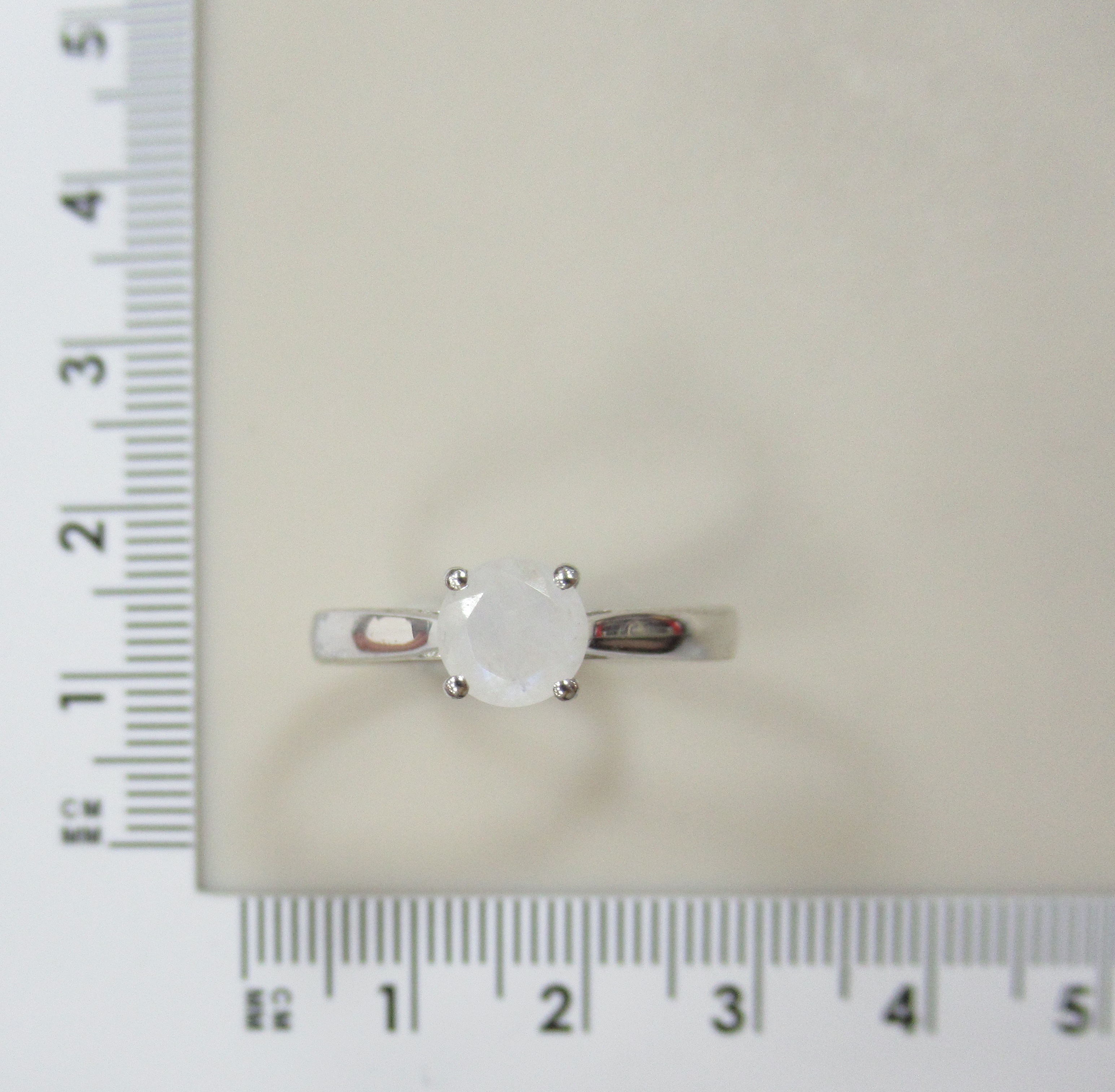 Серебряное кольцо с лунным камнем